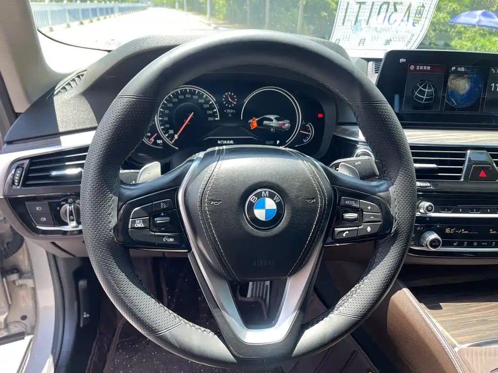 BMW 5 Series — фото 22