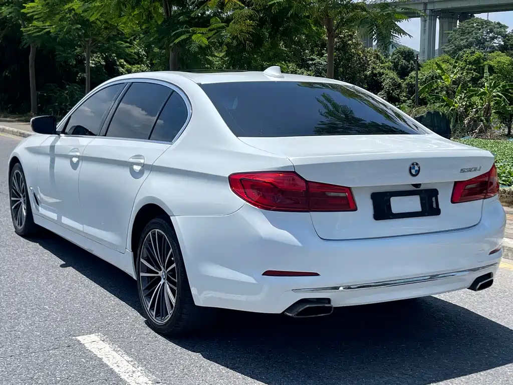 BMW 5 Series — фото 4