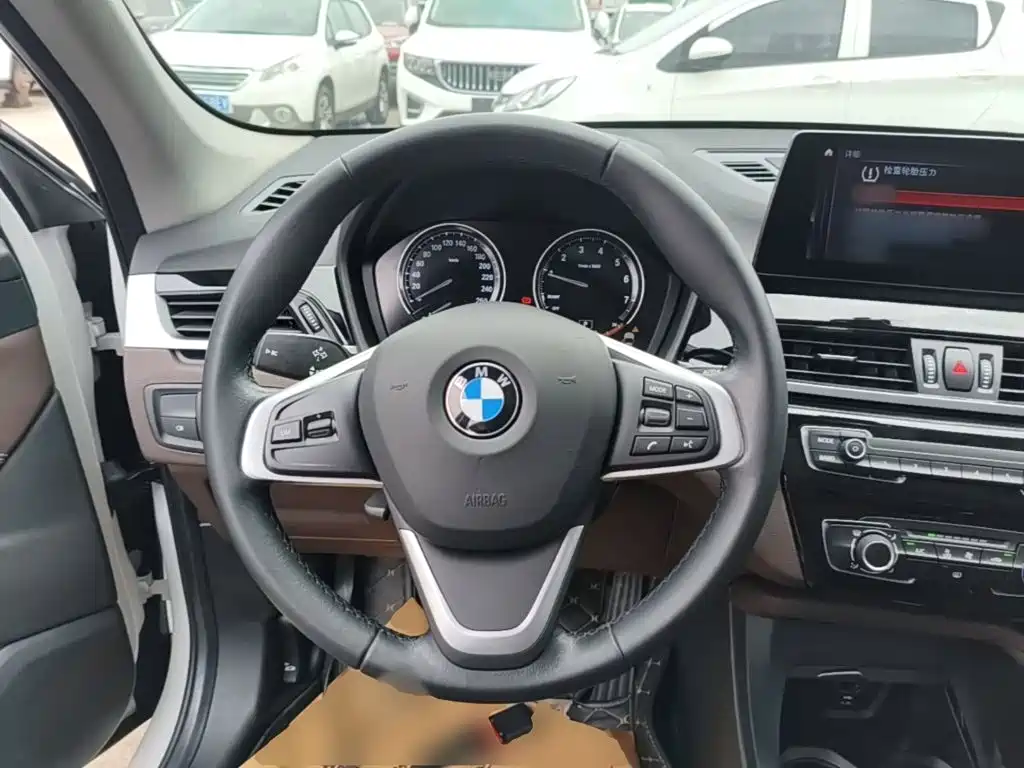 BMW X1 — фото 11