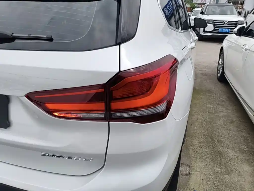 BMW X1 — фото 8