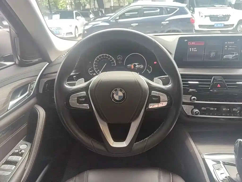 BMW 5 Series — фото 11