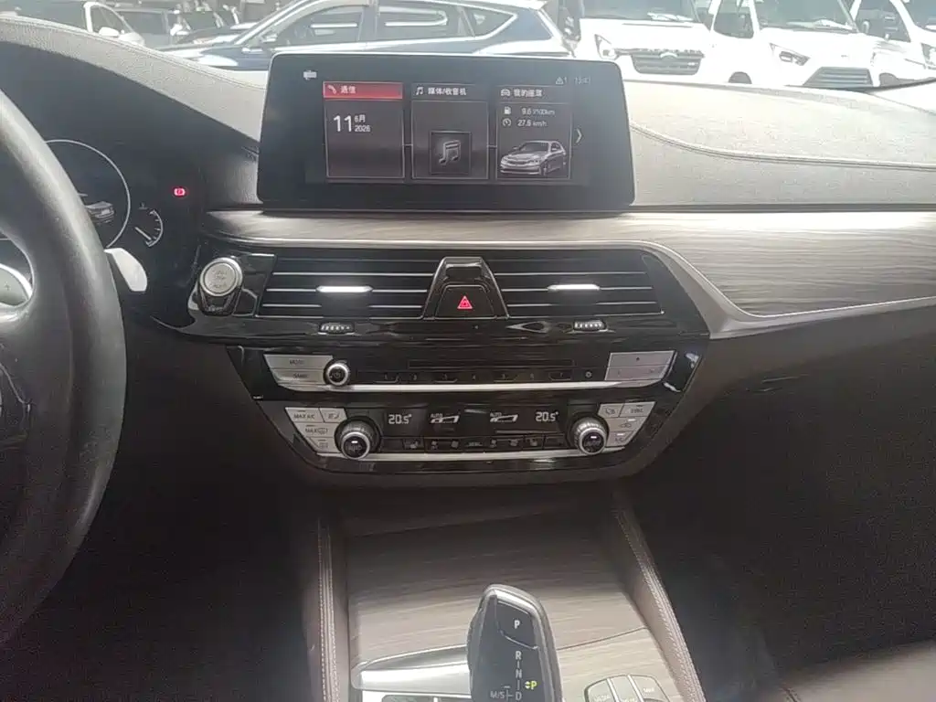 BMW 5 Series — фото 13