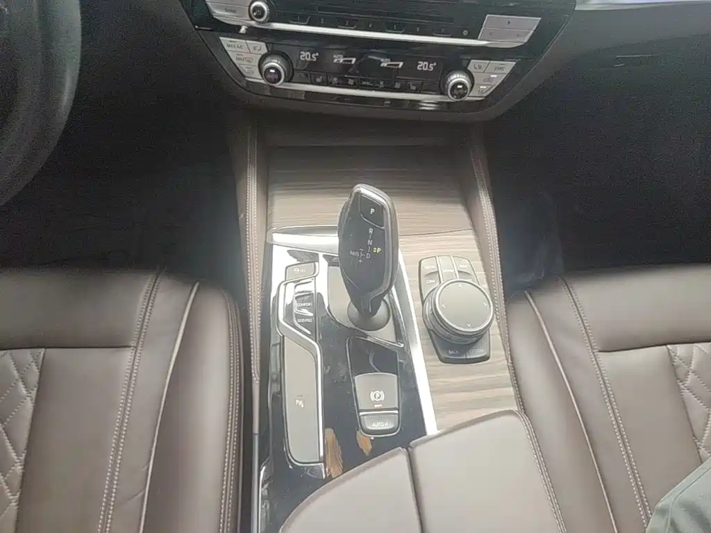 BMW 5 Series — фото 14