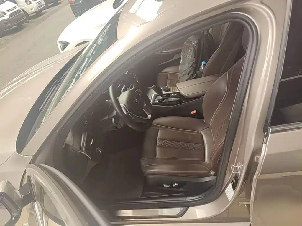 BMW 5 Series — фото 15