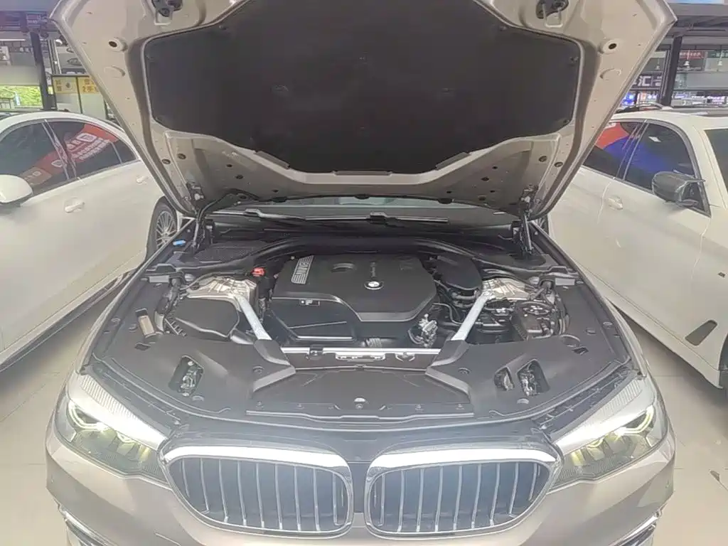 BMW 5 Series — фото 20