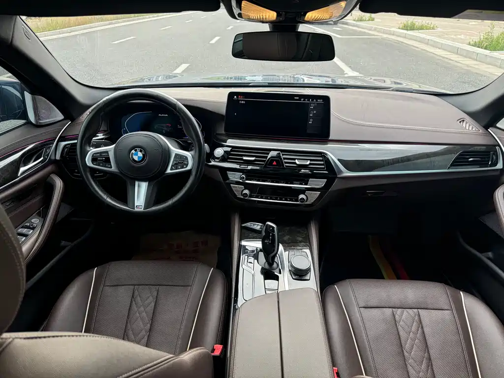 BMW 5 Series — фото 13