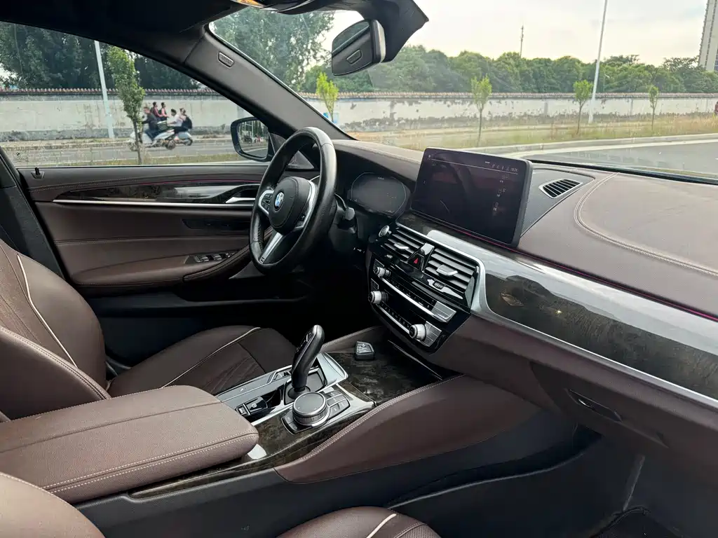 BMW 5 Series — фото 10