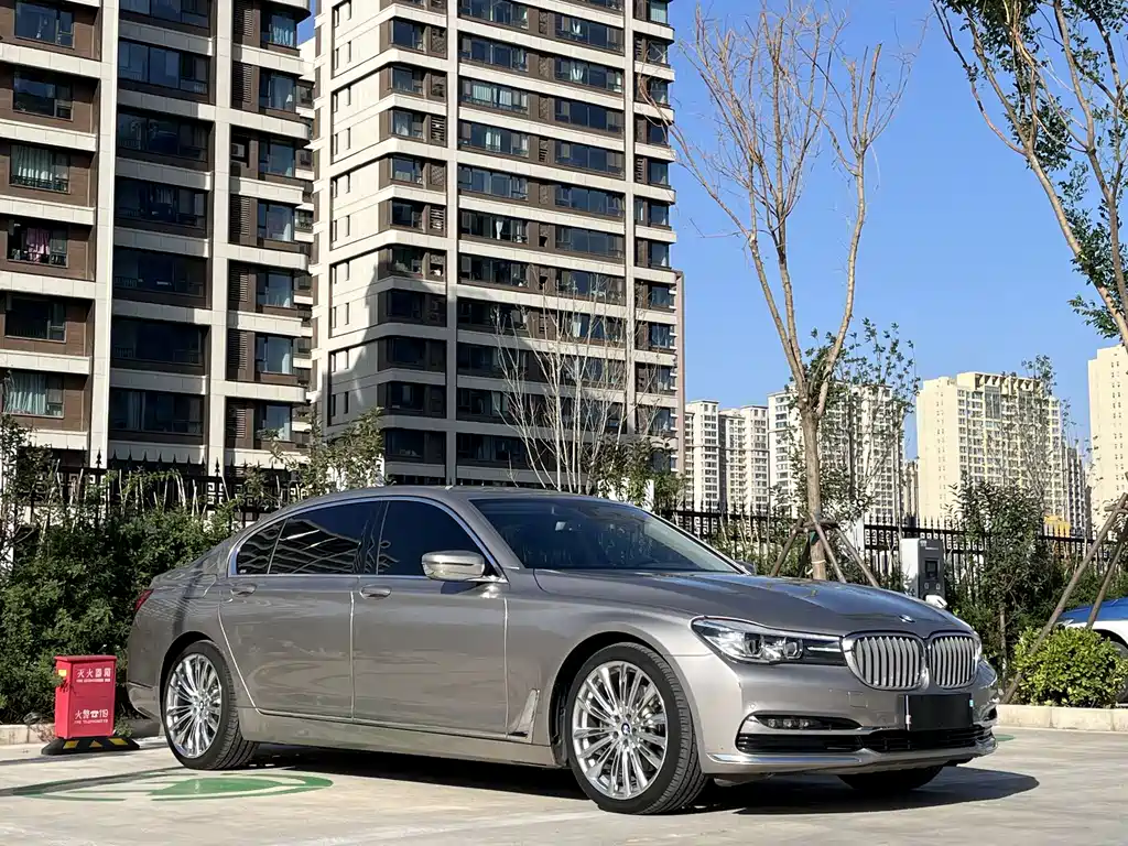 BMW 7 Series — фото 3