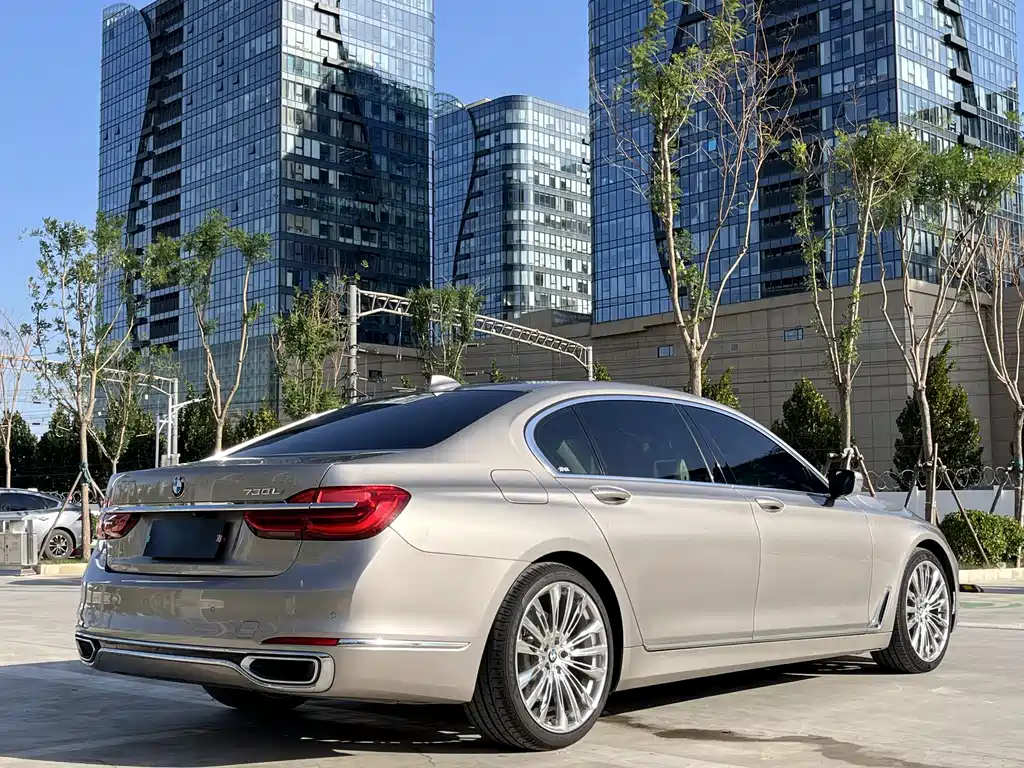 BMW 7 Series — фото 9