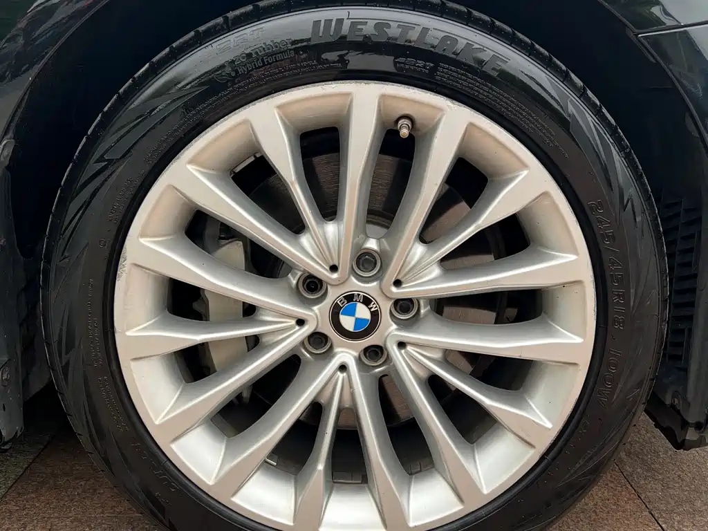 BMW 5 Series — фото 4