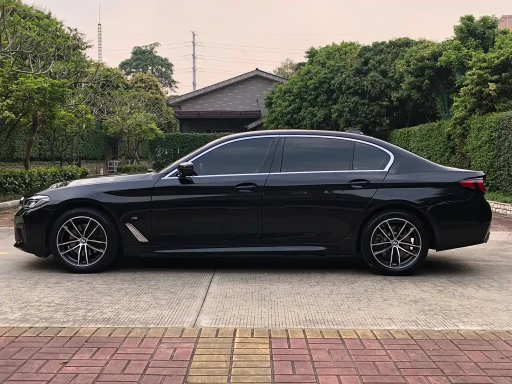 BMW 5 Series — фото 4
