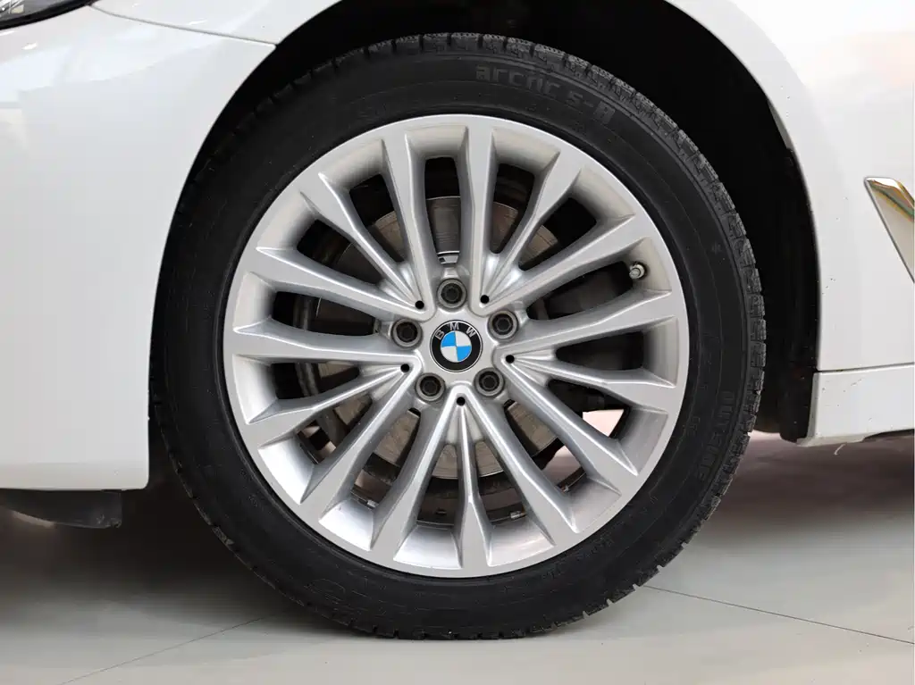 BMW 5 Series — фото 4
