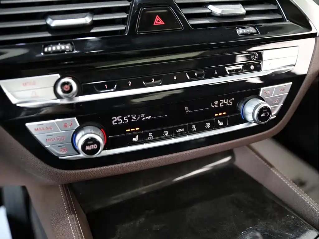 BMW 5 Series — фото 10