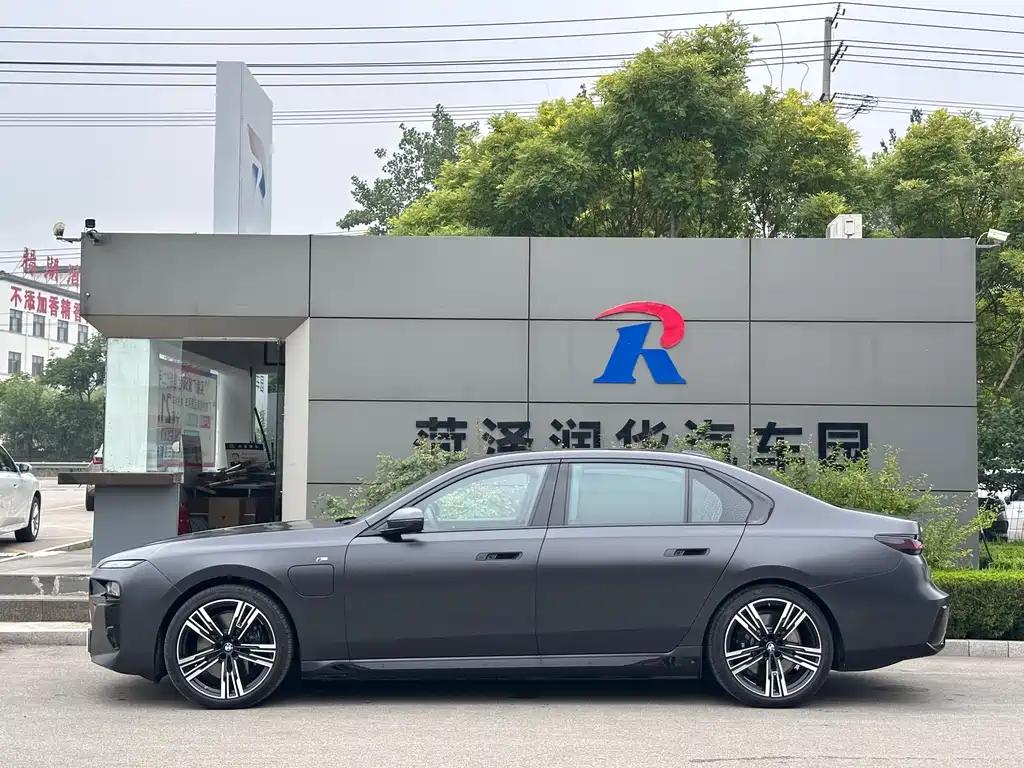 BMW i7 — фото 3