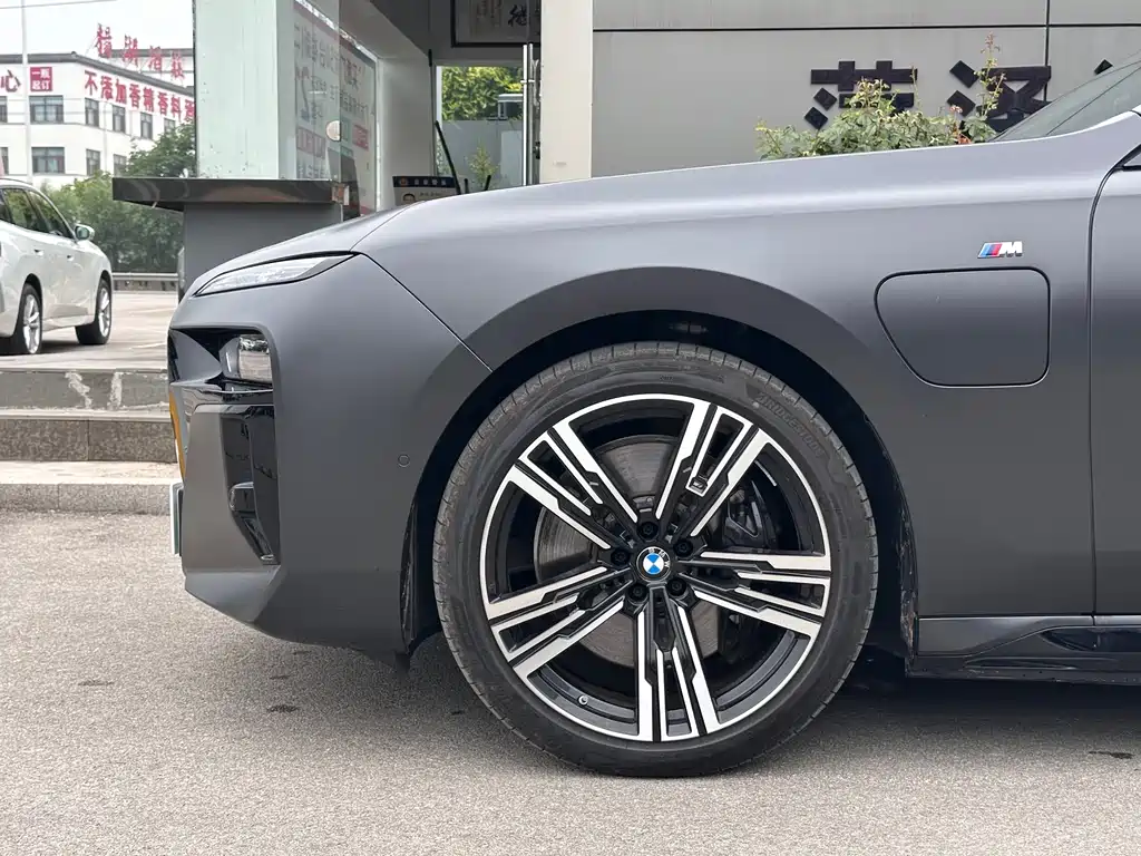 BMW i7 — фото 4