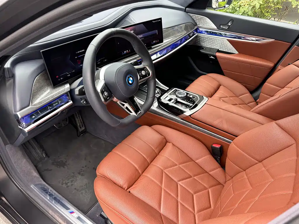 BMW i7 — фото 5