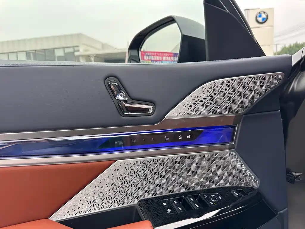 BMW i7 — фото 6