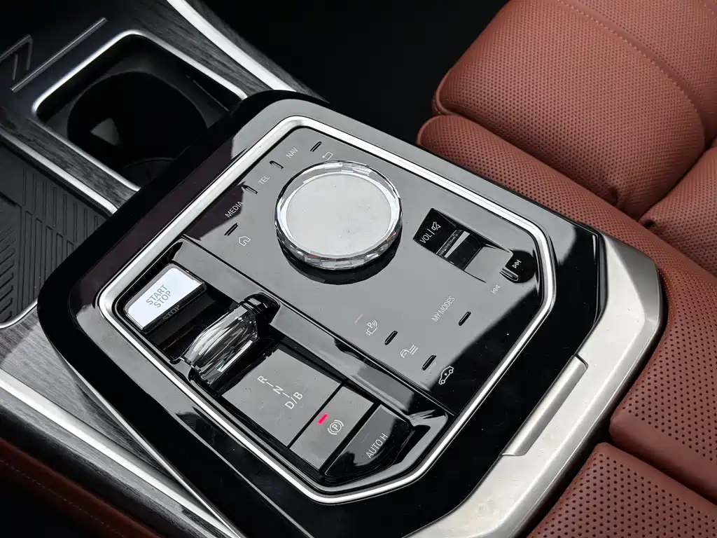 BMW i7 — фото 7