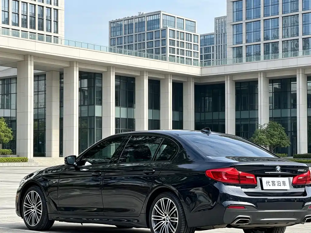 BMW 5 Series — фото 9