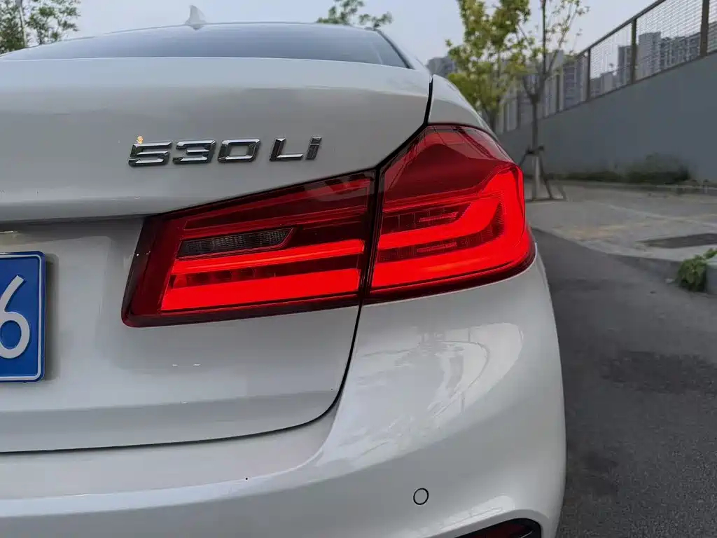 BMW 5 Series — фото 19
