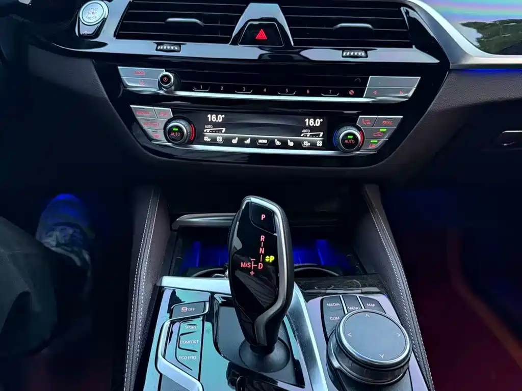 BMW 5 Series — фото 20