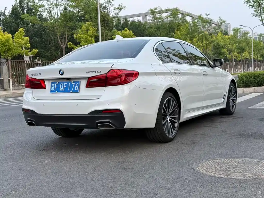 BMW 5 Series — фото 21