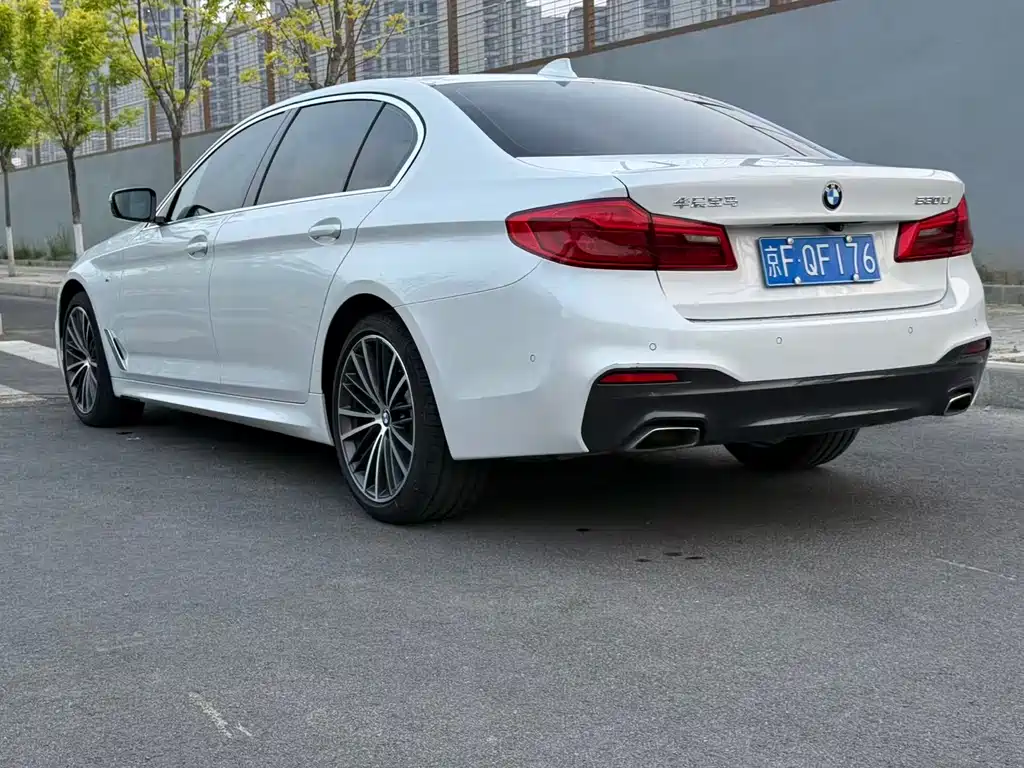 BMW 5 Series — фото 23
