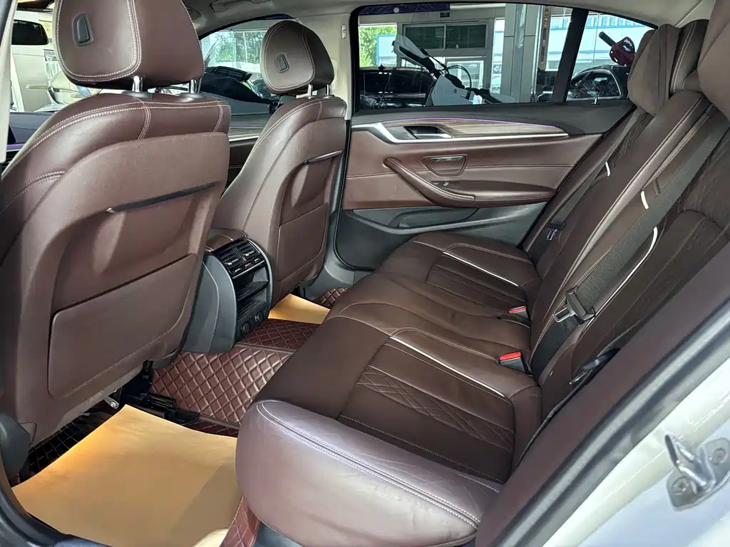 BMW 5 Series — фото 13