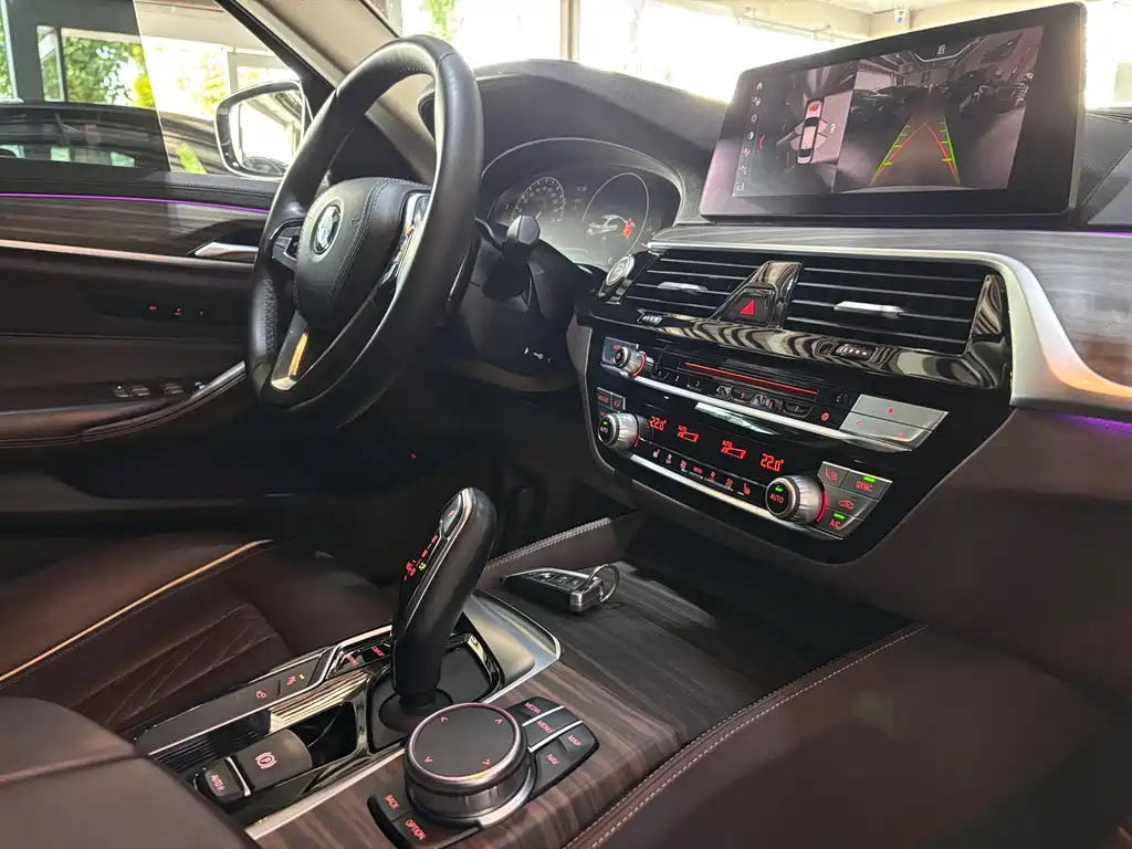 BMW 5 Series — фото 14