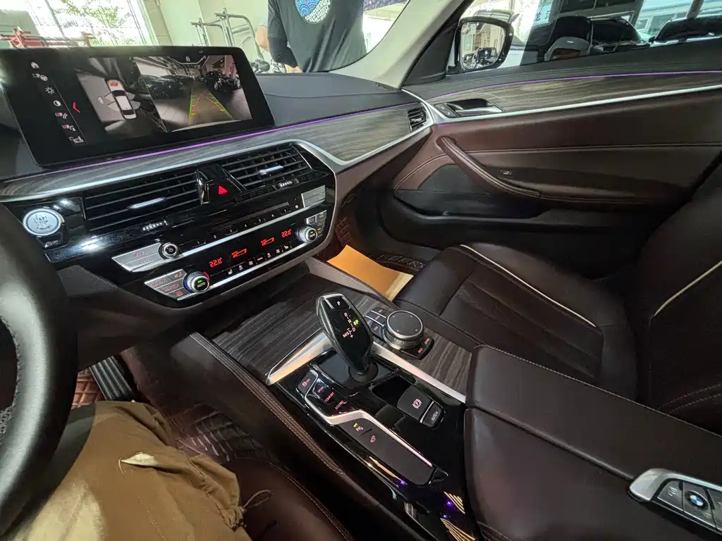 BMW 5 Series — фото 10