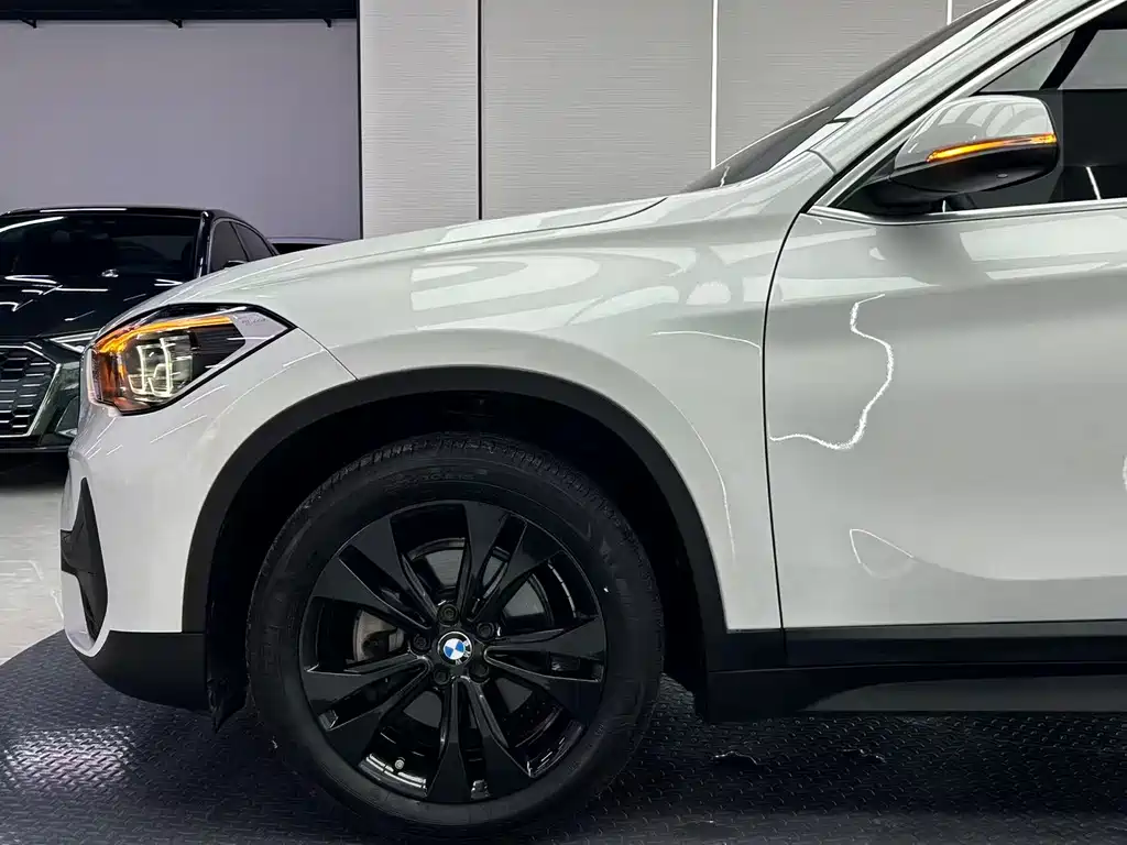 BMW X1 — фото 9