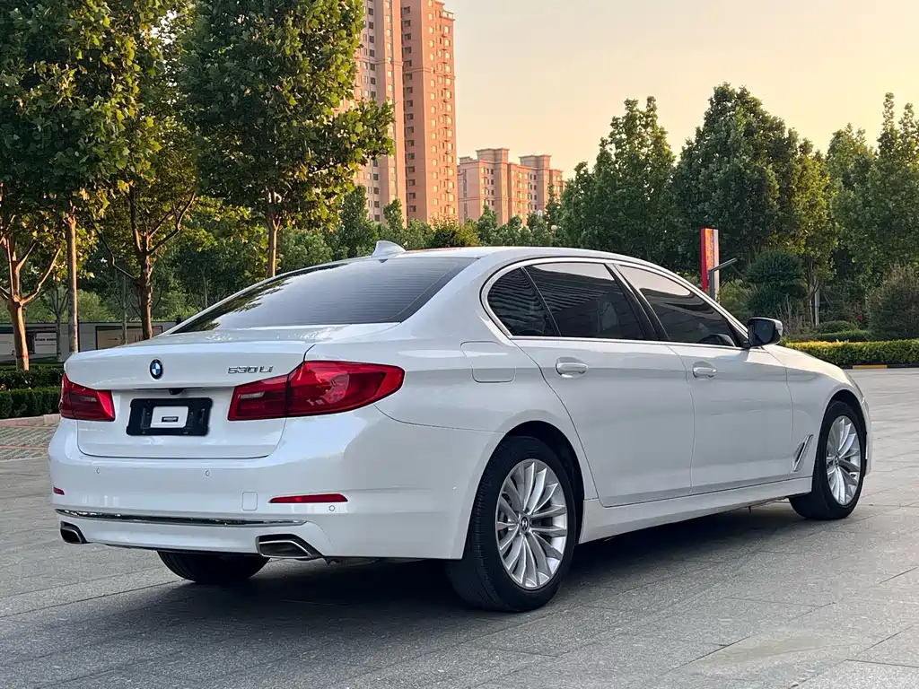 BMW 5 Series — фото 4