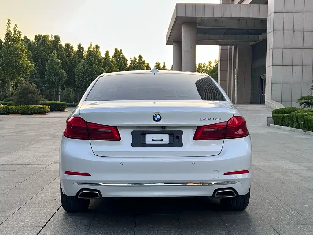 BMW 5 Series — фото 5