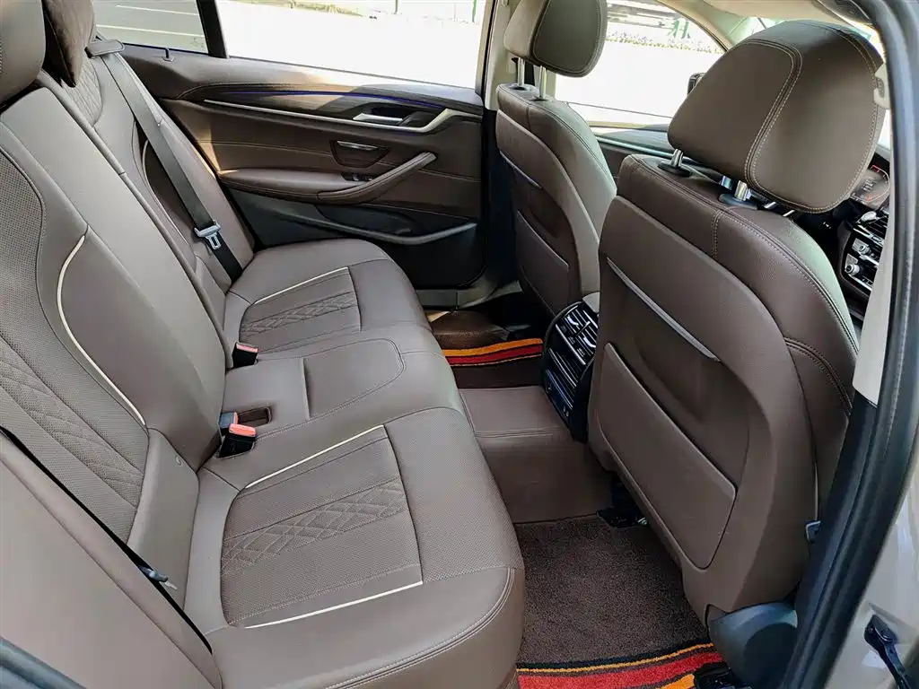 BMW 5 Series — фото 11