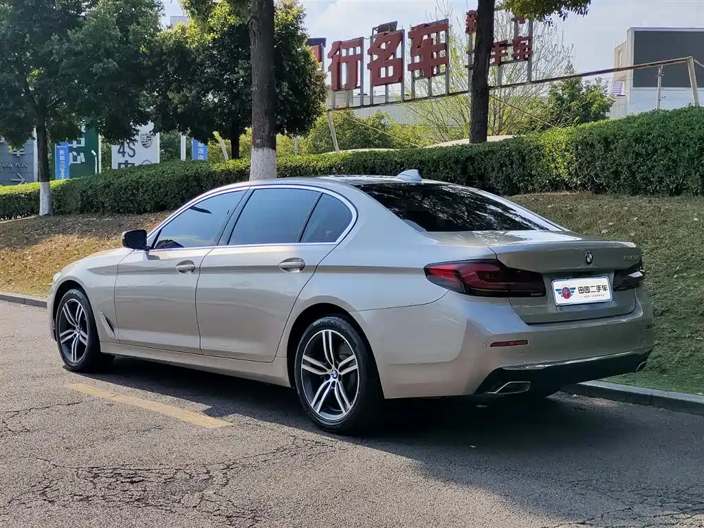 BMW 5 Series — фото 4
