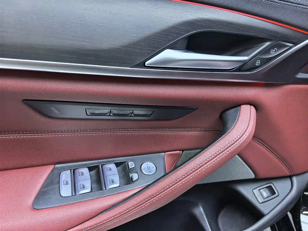 BMW 5 Series — фото 11