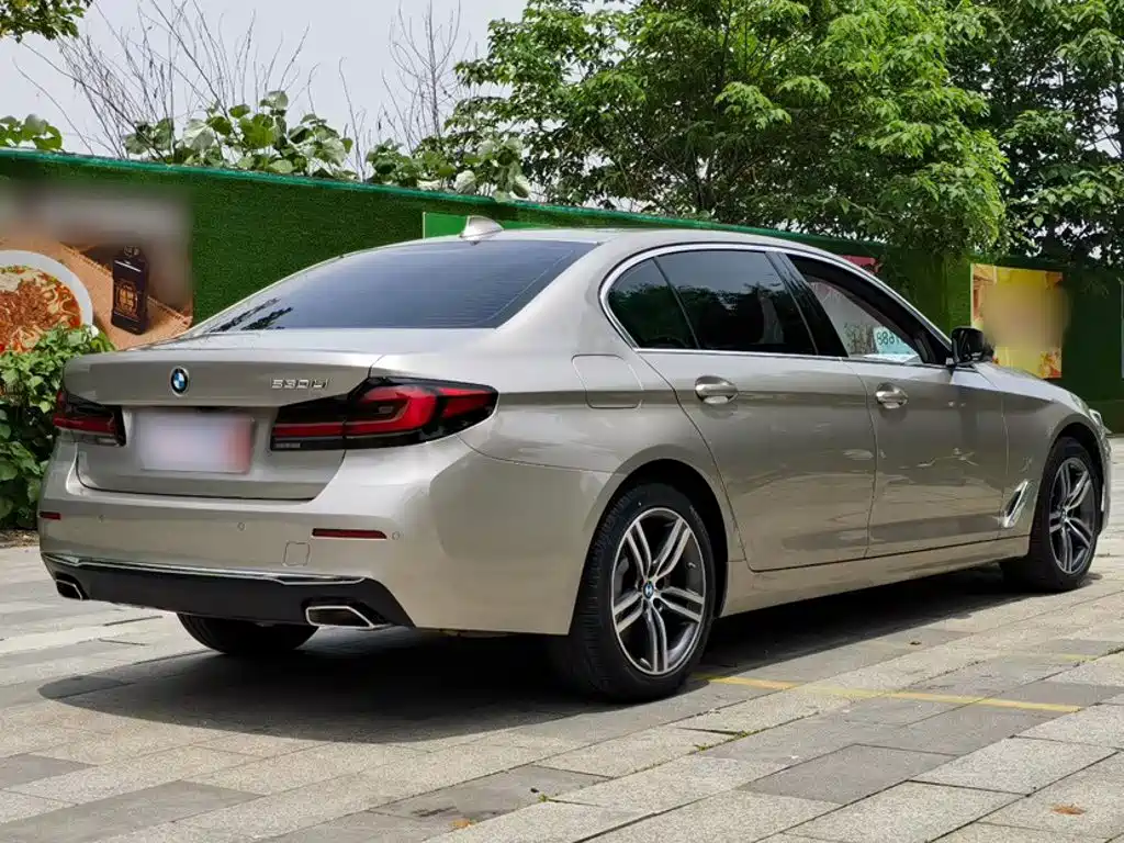 BMW 5 Series — фото 5