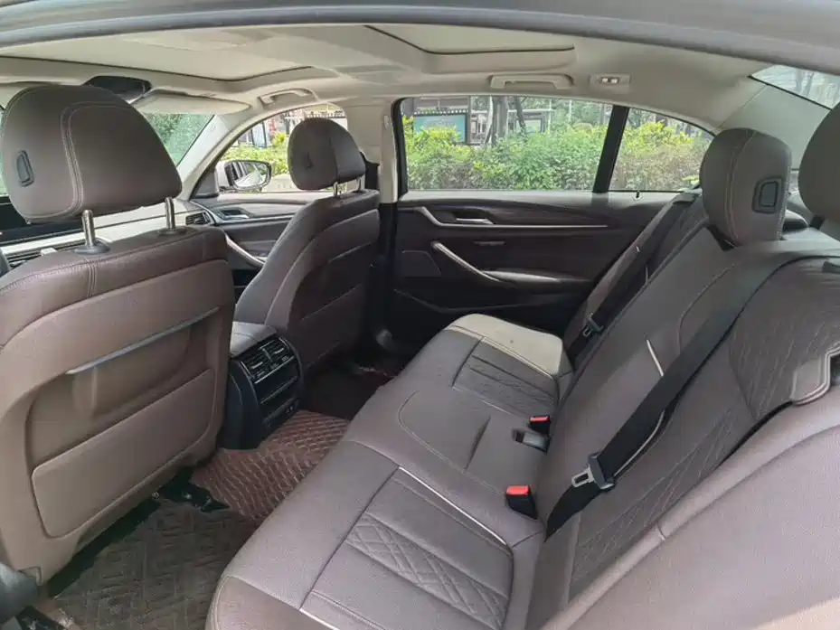 BMW 5 Series — фото 10
