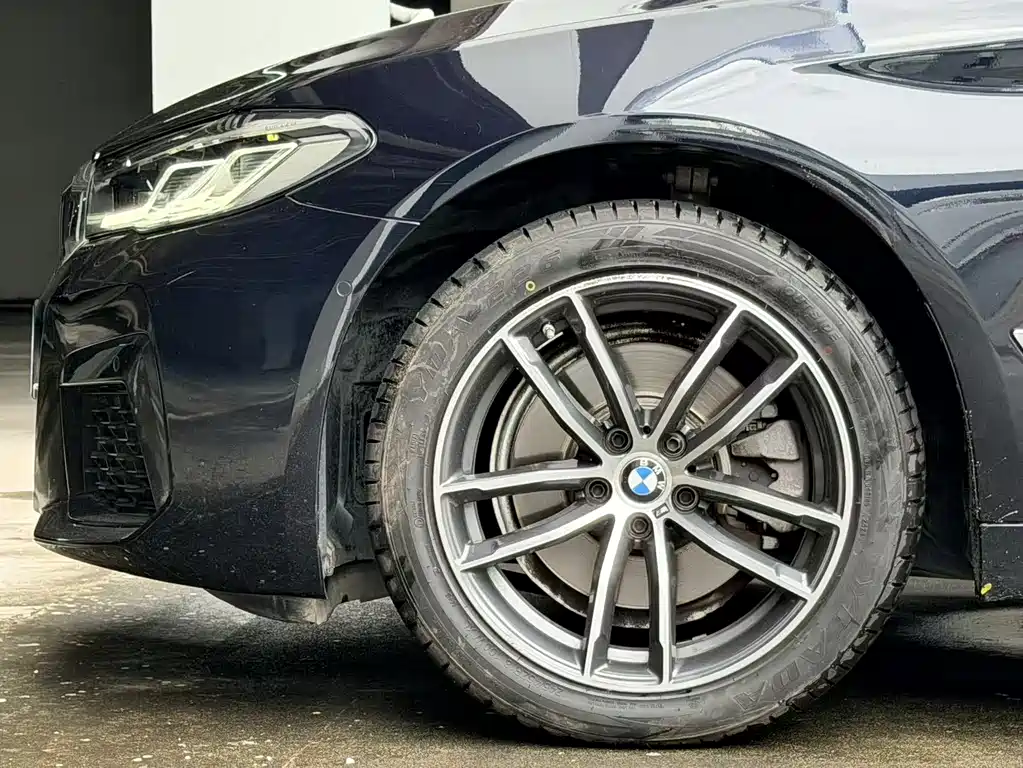 BMW 5 Series — фото 11