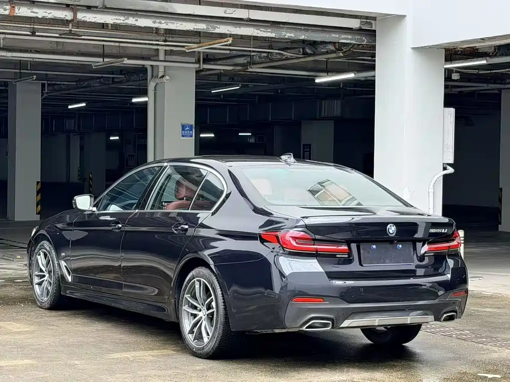 BMW 5 Series — фото 14