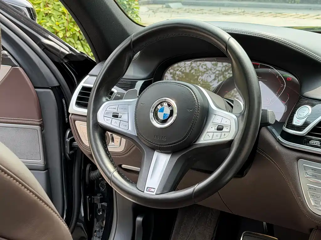 BMW 7 Series — фото 14