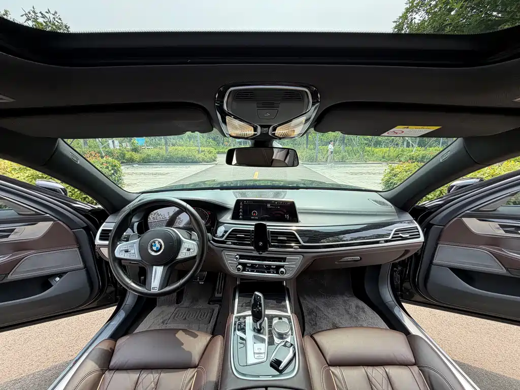 BMW 7 Series — фото 15