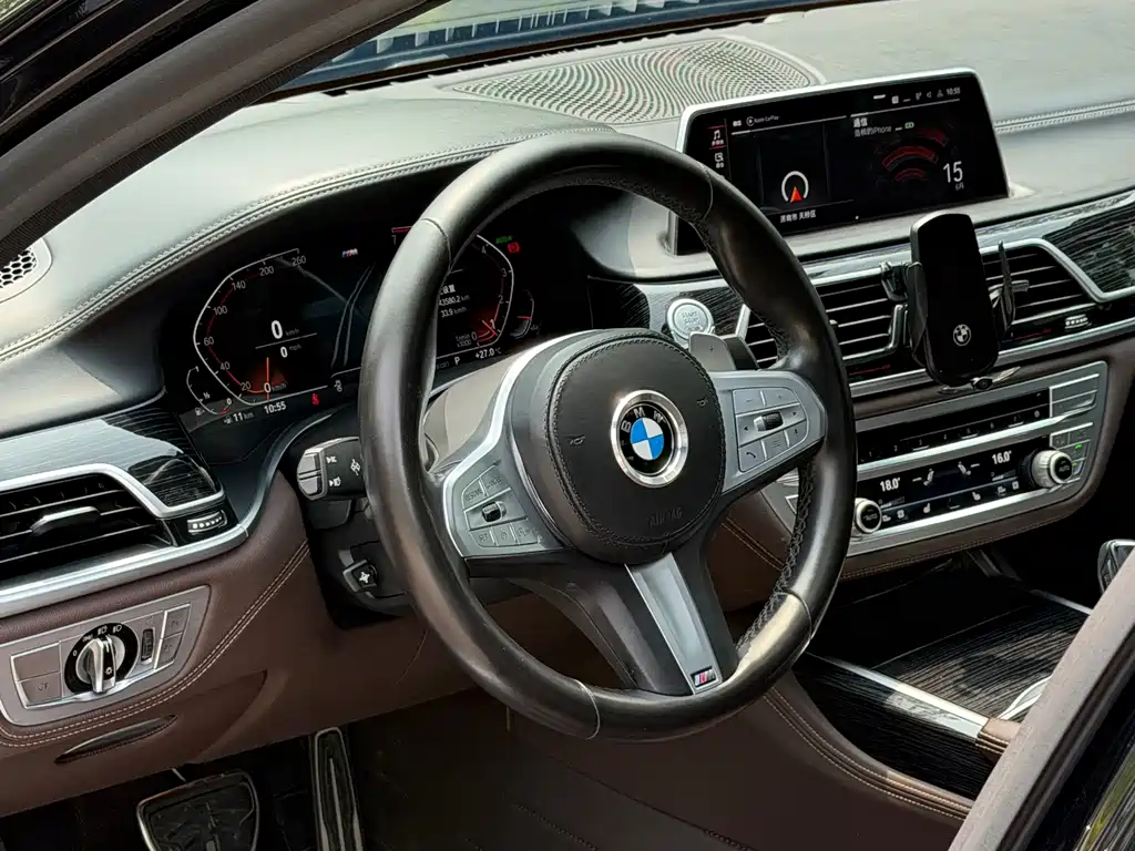 BMW 7 Series — фото 8