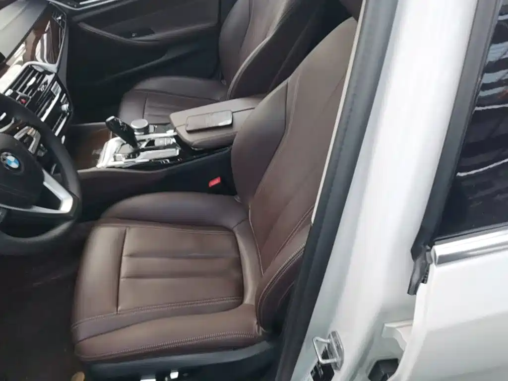 BMW 5 Series — фото 11
