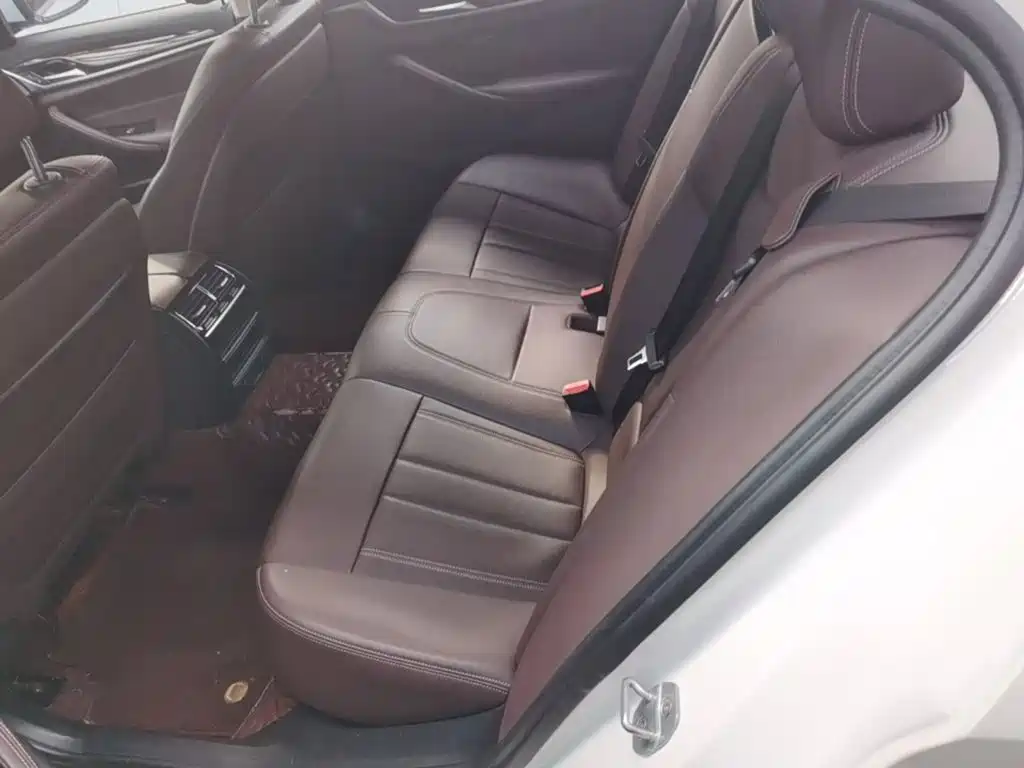 BMW 5 Series — фото 13