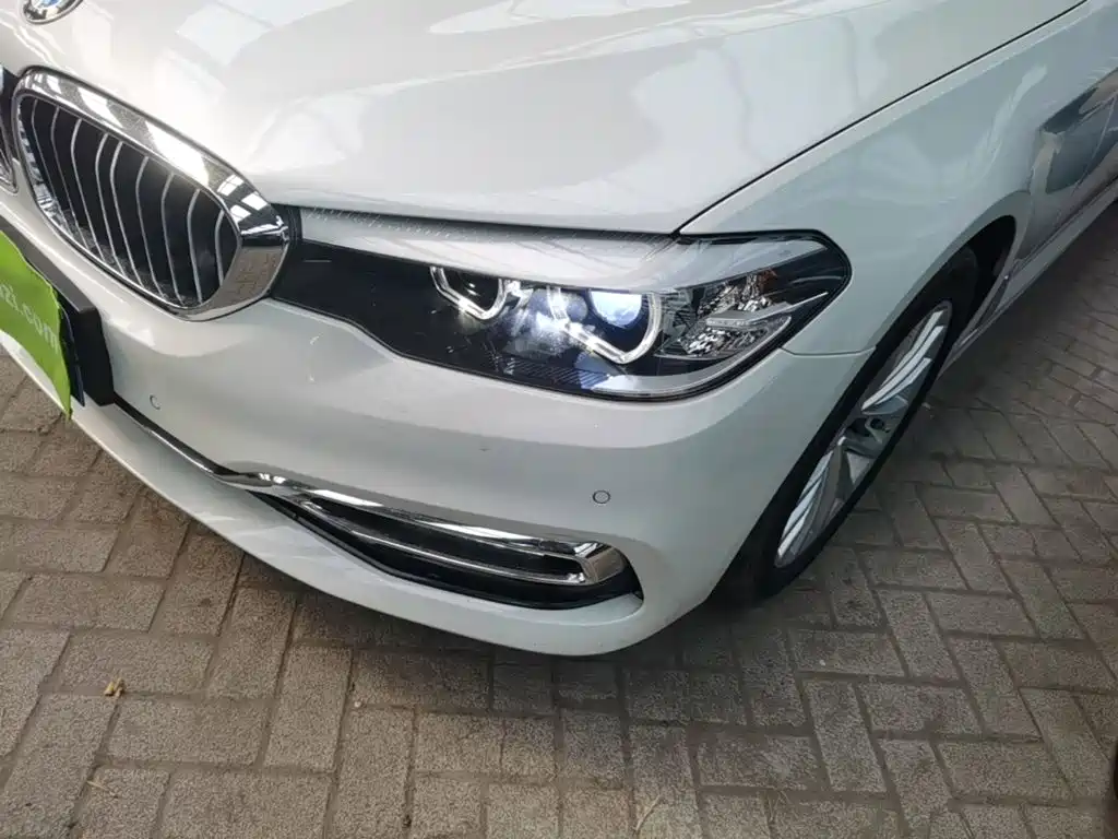 BMW 5 Series — фото 18