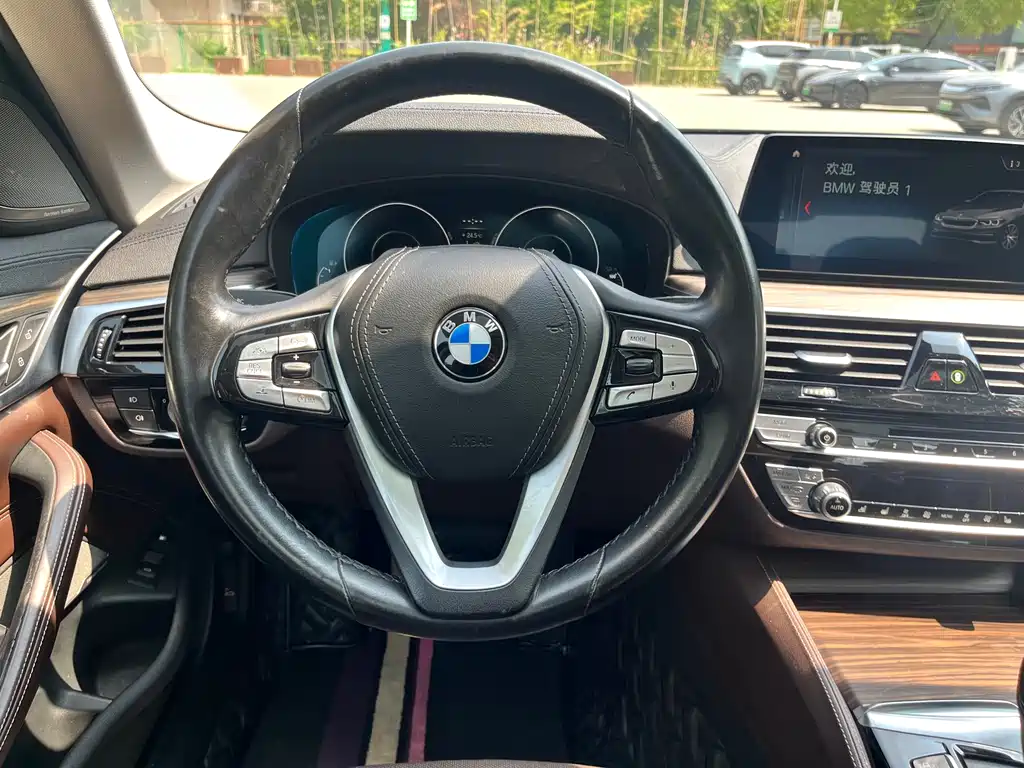 BMW 5 Series New Energy — фото 14