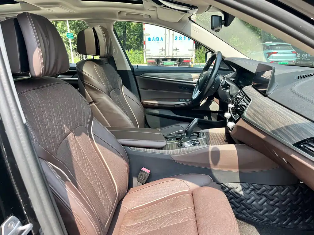 BMW 5 Series New Energy — фото 17