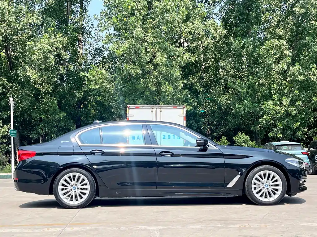 BMW 5 Series New Energy — фото 4