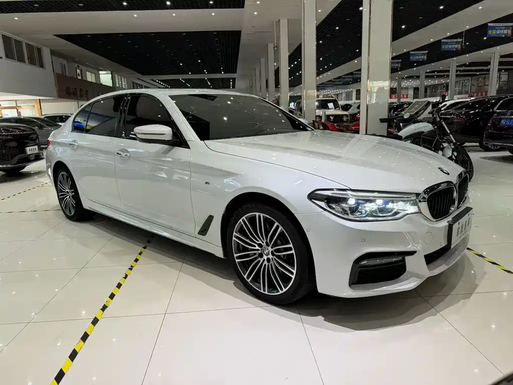 BMW 5 Series — фото 4